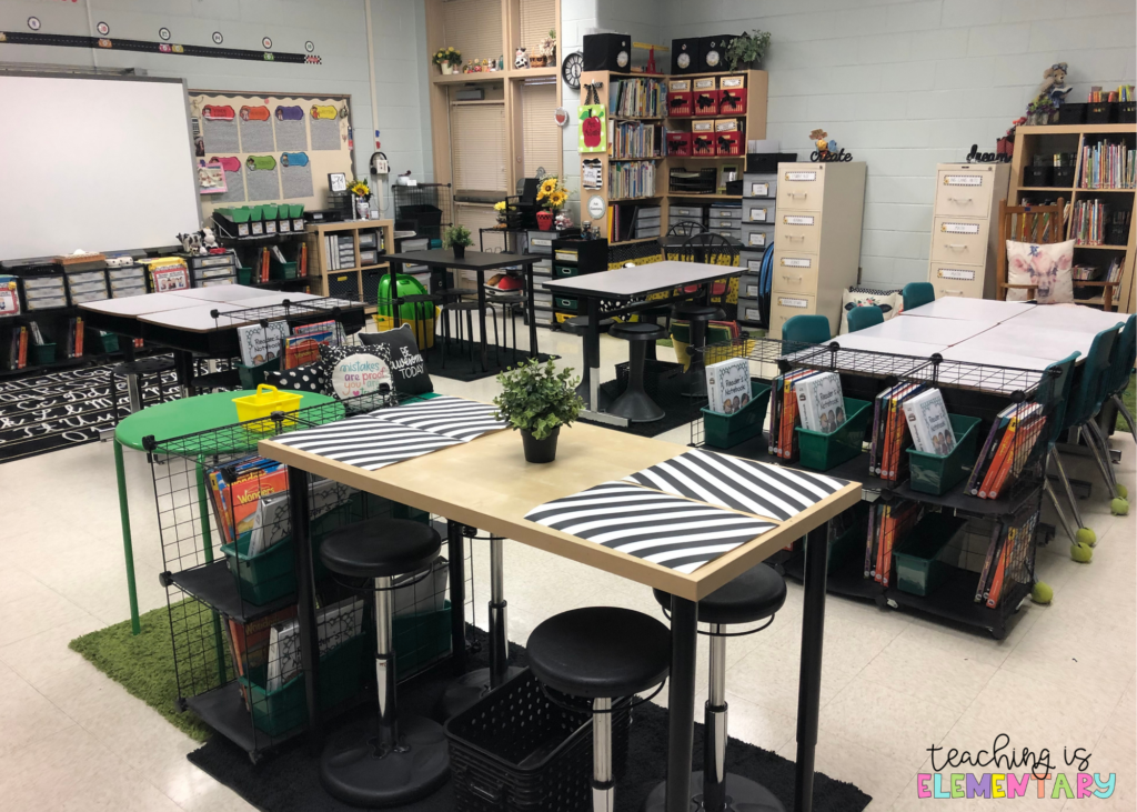 Create classroom seating by grouping desks and tables.